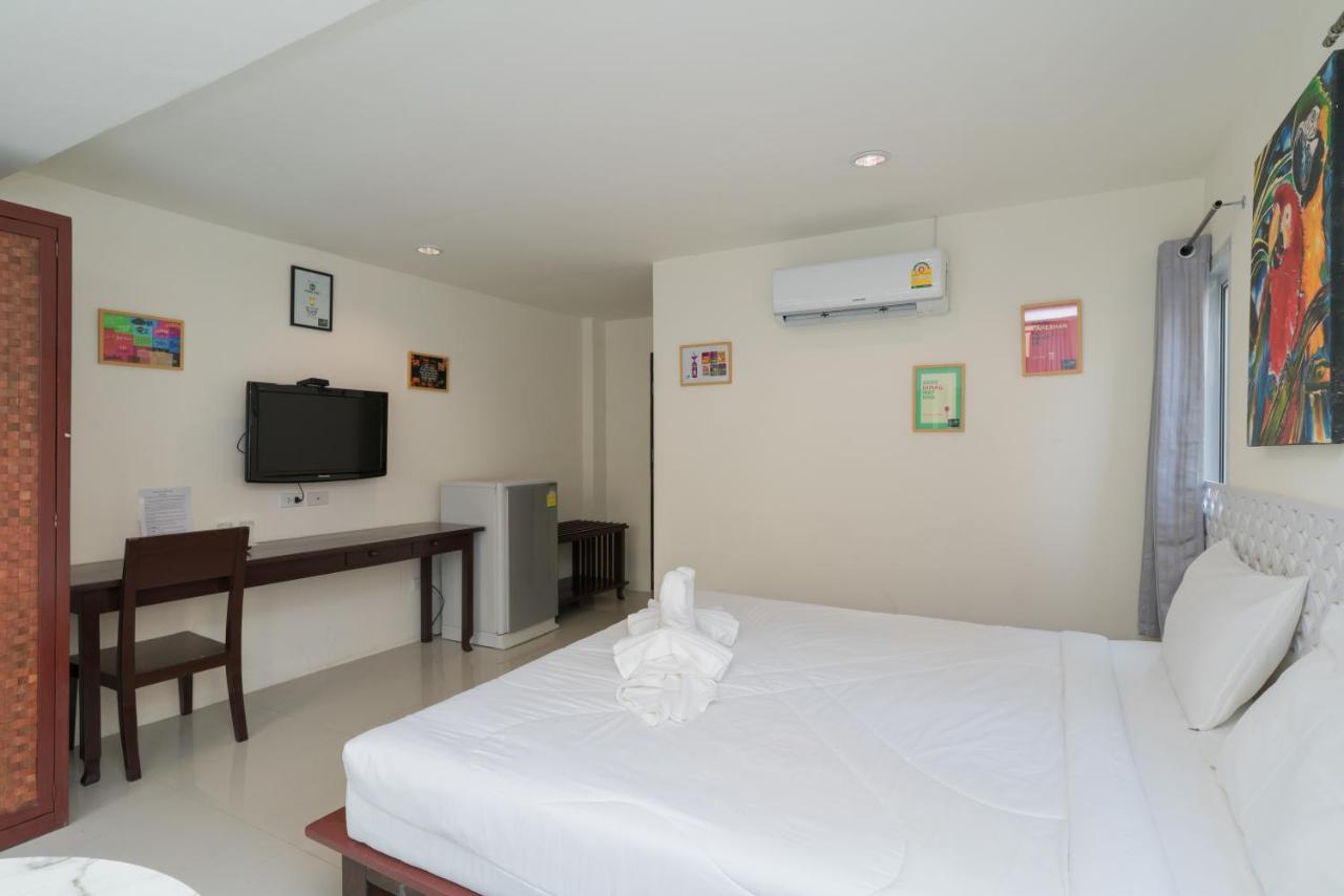 Hangover Inn Phuket Exterior photo